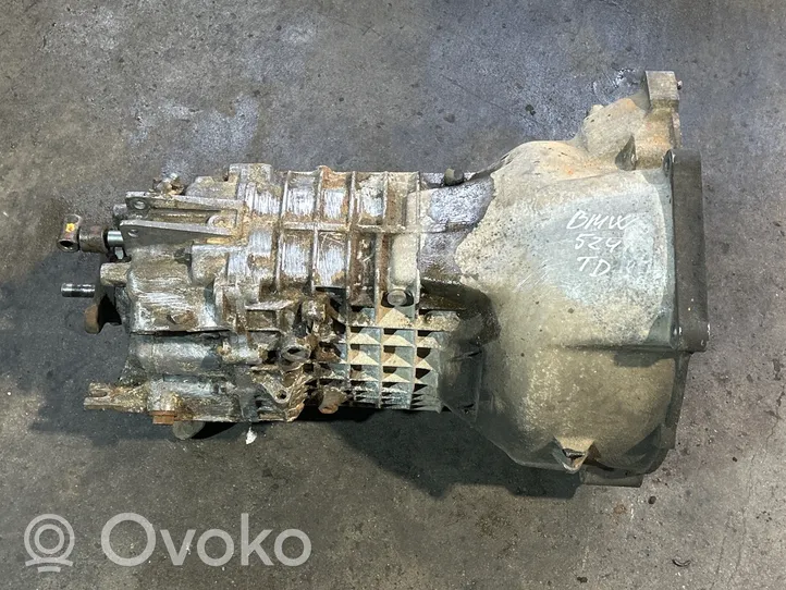 BMW 5 E28 Mechaninė 5 pavarų dėžė 2600127090