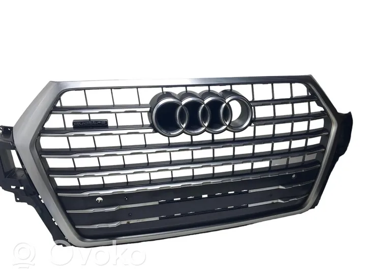 Audi Q7 4M Griglia superiore del radiatore paraurti anteriore 4M0853651