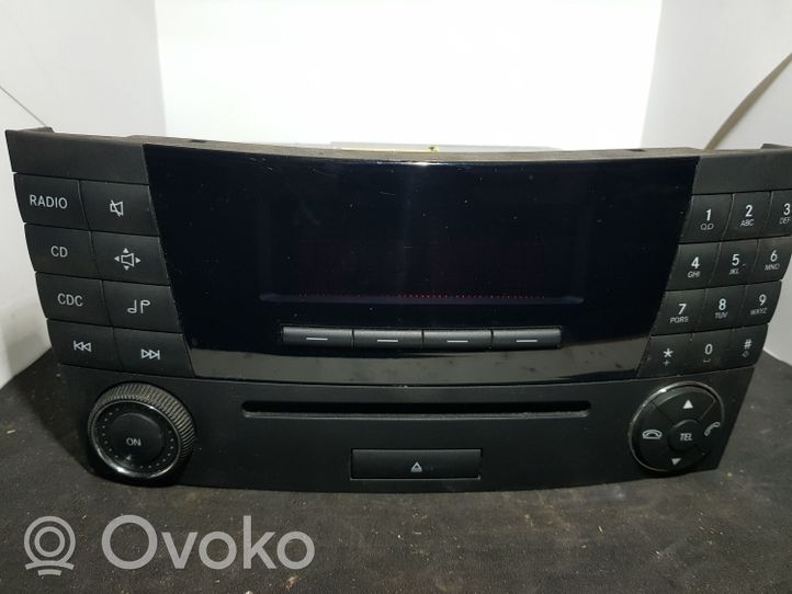 Mercedes-Benz E W211 Radio/CD/DVD/GPS-pääyksikkö 2118702889