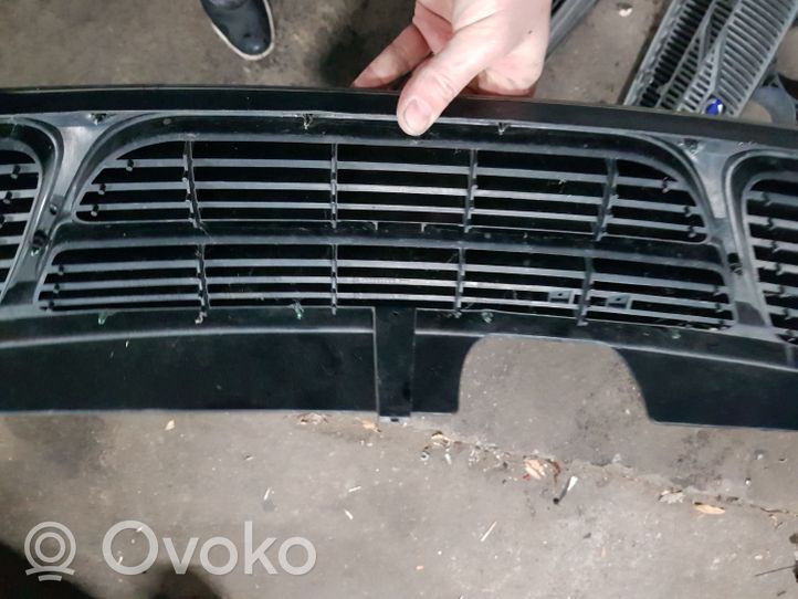 Saab 900 CD Grille calandre supérieure de pare-chocs avant 4240867