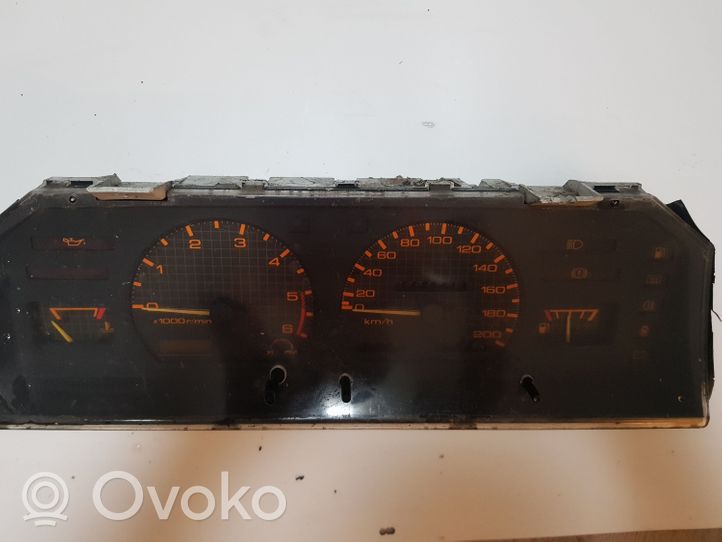 Nissan Bluebird Compteur de vitesse tableau de bord NP6810