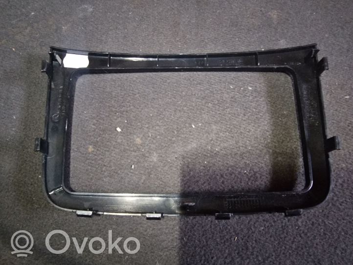 Mercedes-Benz Vito Viano W639 Radion/GPS-laitteen pääyksikön kehys 6396890639