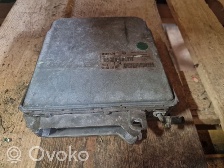 Peugeot 806 Sterownik / Moduł ECU 0261200811