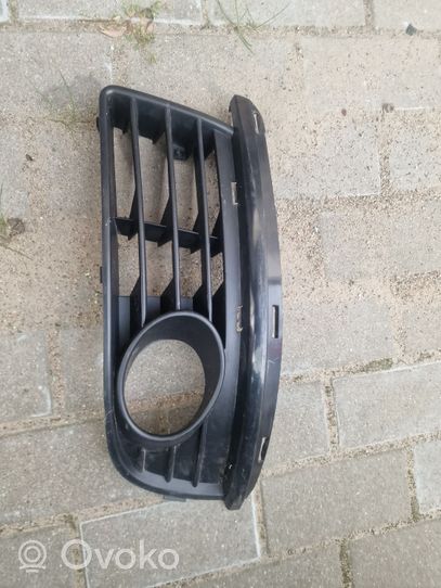 Volkswagen Jetta V Pretmiglas luktura dekoratīvais režģis 1K0854661G