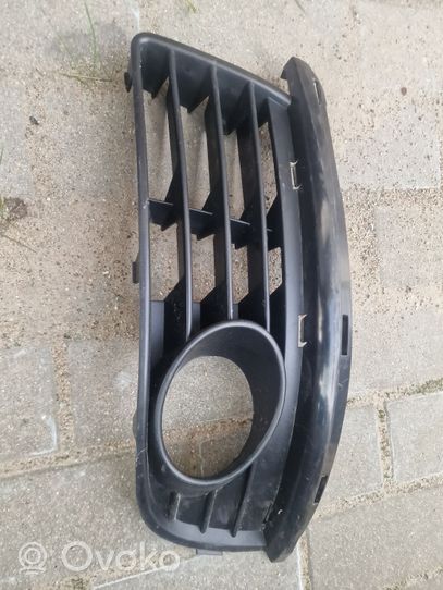 Volkswagen Jetta V Pretmiglas luktura dekoratīvais režģis 1K0854661G