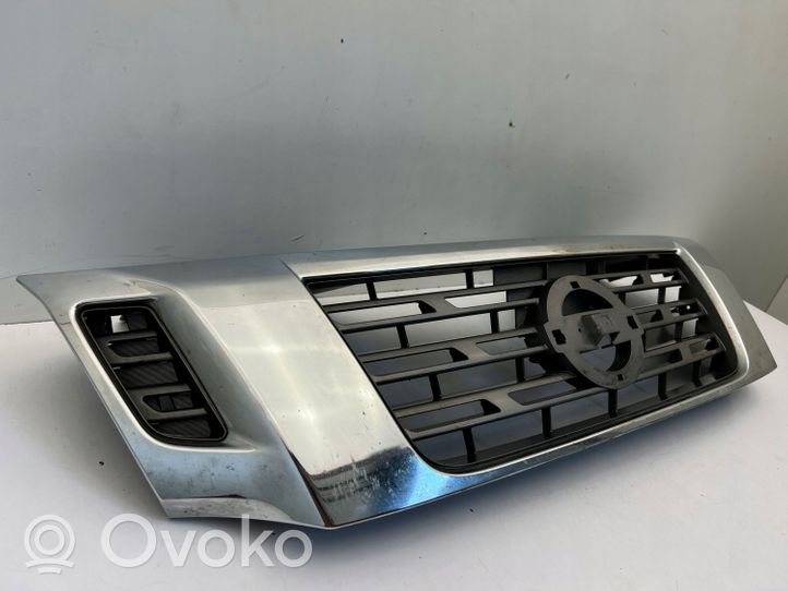 Nissan NP300 Grille calandre supérieure de pare-chocs avant 623104KJ0C