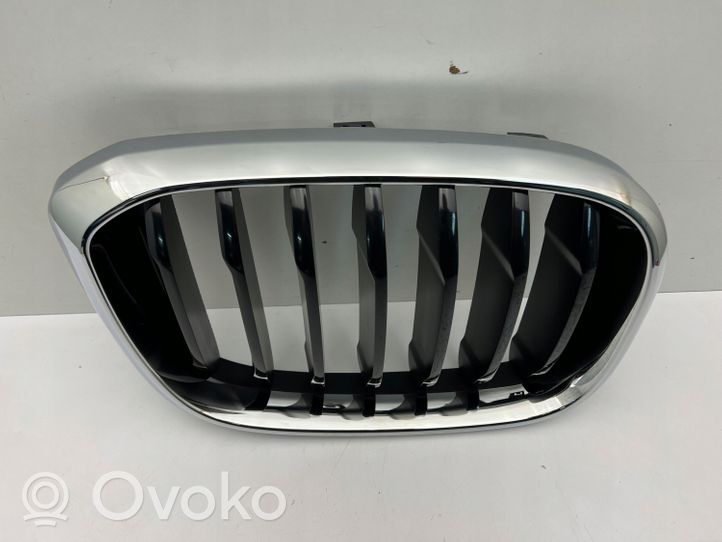 BMW X3 G01 Etupuskurin ylempi jäähdytinsäleikkö 7440854