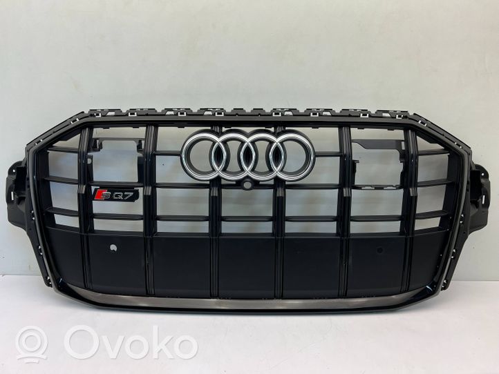 Audi SQ7 Grotelės priekinės 4M8853651AM