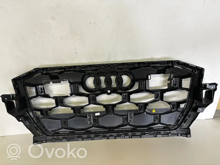 Audi SQ7 Maskownica / Grill / Atrapa górna chłodnicy 4m0853651