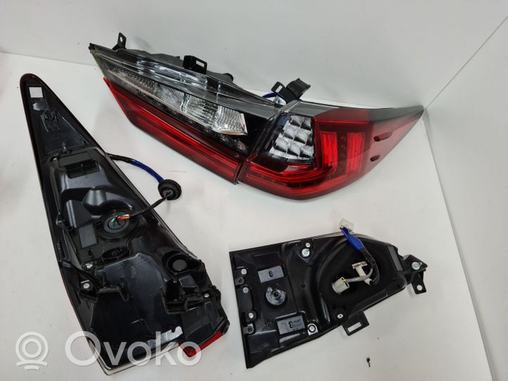 Lexus RX 450H Lampy tylnej klapy bagażnika 