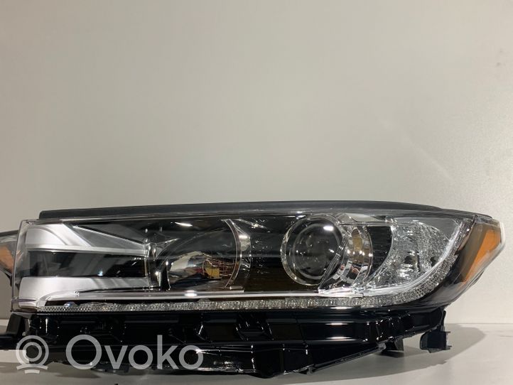 Toyota Highlander XU50 Priekinių žibintų komplektas 