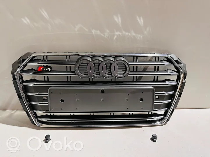 Audi A4 S4 B9 Grotelės viršutinės 