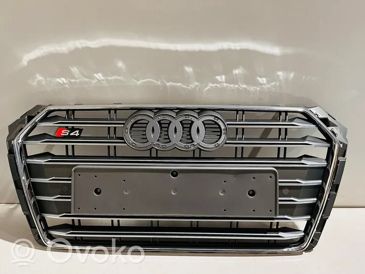 Audi A4 S4 B9 Grotelės viršutinės 