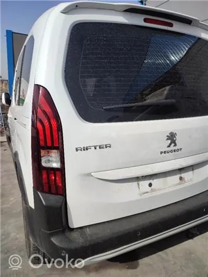 Peugeot Rifter Takaluukun/tavaratilan kansi 