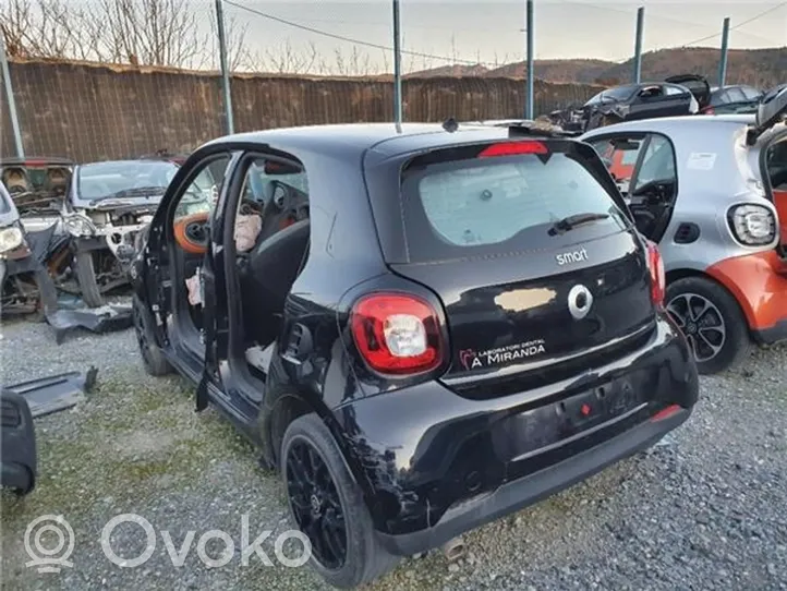 Smart ForFour II W453 Wahacz przedni 