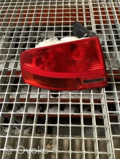 Audi A4 S4 B6 8E 8H Lampa tylna 965083