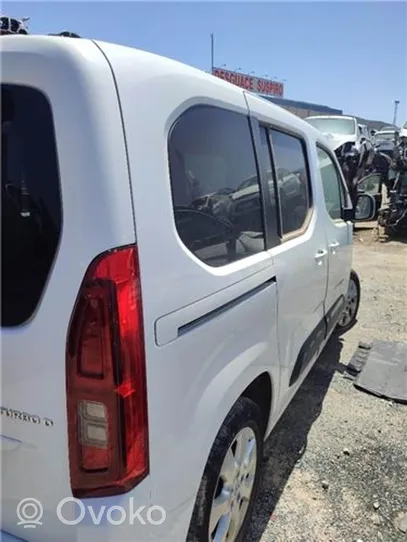 Opel Combo E Fotel przedni kierowcy 