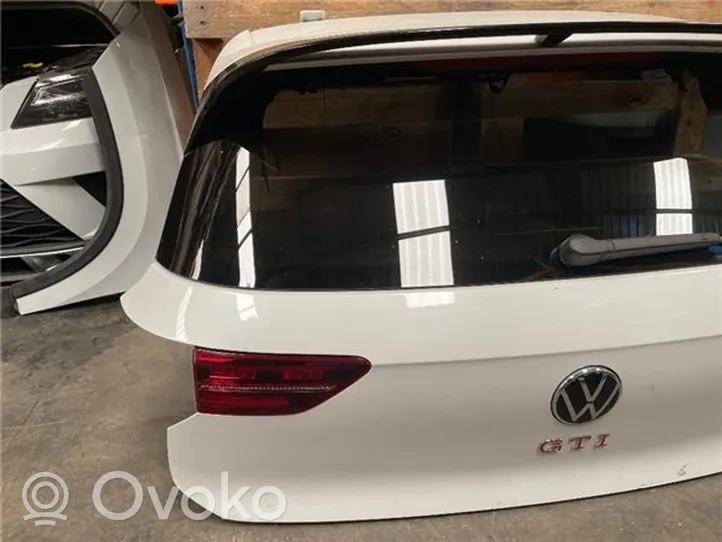 Volkswagen Golf VIII Feux arrière sur hayon 