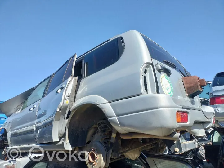 Suzuki Grand Vitara I Takaluukun/tavaratilan kansi 