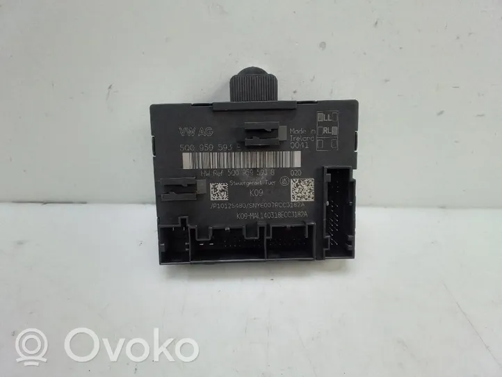 Audi A3 S3 8V Oven keskuslukituksen ohjausyksikön moduuli 5Q0959593E