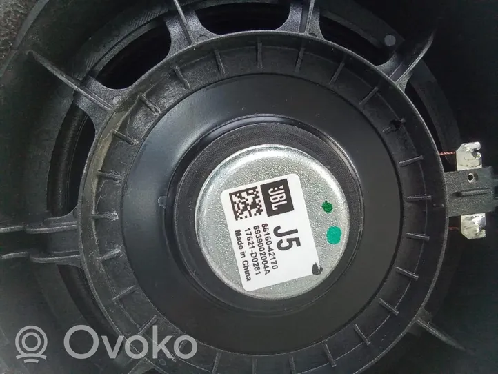 Toyota RAV 4 (XA50) Sivukaiuttimen suoja 8616042170