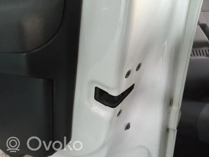 Volvo S40 Coupe-mallin oven lukko (kahvan vieressä) 