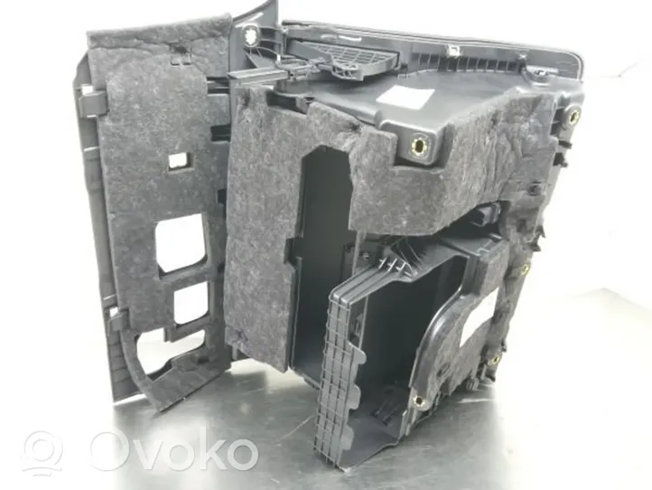 Audi Q2 - Paneelin laatikon/hyllyn pehmuste 