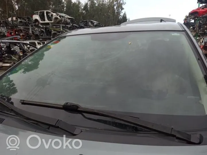 Toyota Prius (XW20) Переднее стекло 
