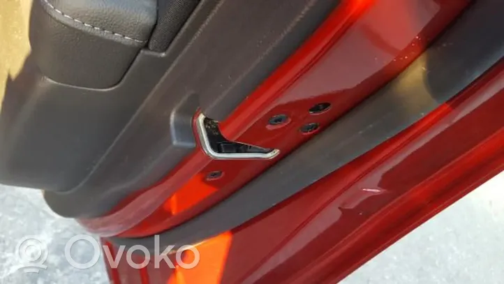 Ford Mondeo MK V Coupe-mallin oven lukko (kahvan vieressä) 
