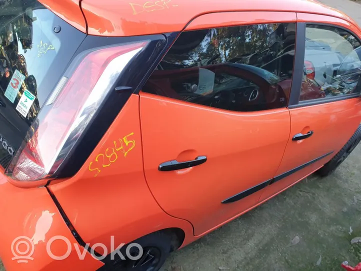 Toyota Aygo AB40 Drzwi tylne 