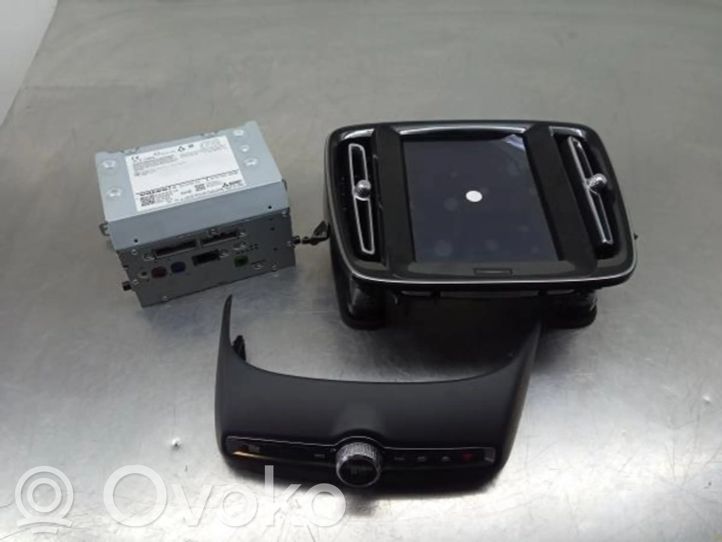 32141085 Volvo XC40 Radio/CD/DVD/GPS head unit, 575.00 € RRR