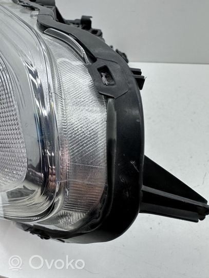 Volvo XC60 Lampa przednia 31698810