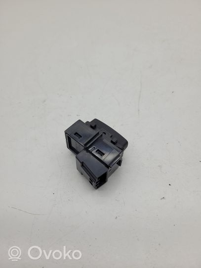 Volvo XC60 Central locking switch button 31343100