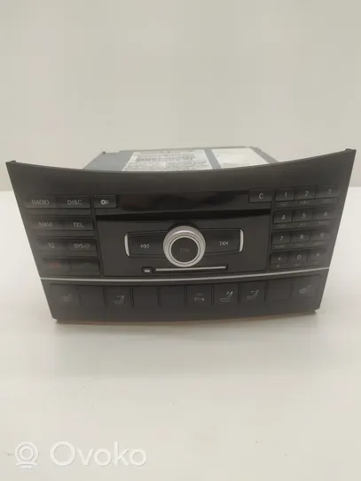 Mercedes-Benz E A207 Radio / CD/DVD atskaņotājs / navigācija A2129008409