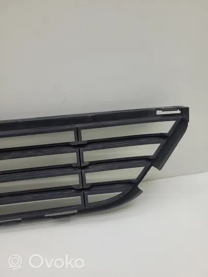 Volvo V40 Grille inférieure de pare-chocs avant 31347091