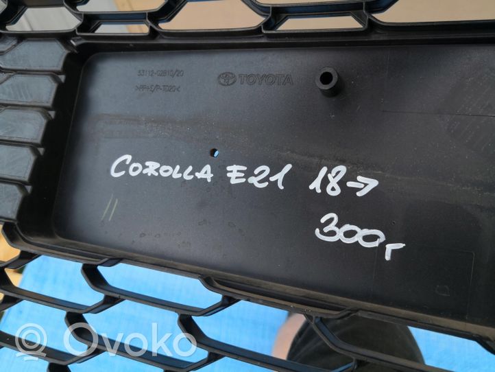 Toyota Corolla E110 Grotelės apatinės (trijų dalių) 