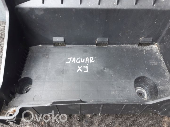 Jaguar XJ X351 Akumulatora nostiprināšanas pamatne 2W9310764AH
