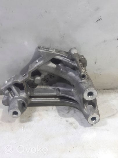 Volkswagen Golf VIII Support, suspension du moteur 05L199407