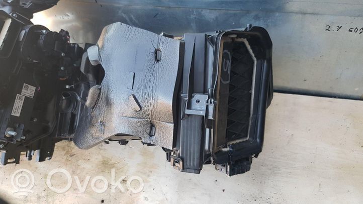 Volkswagen Touareg III Salono oro mazgo komplektas 4M1820001K