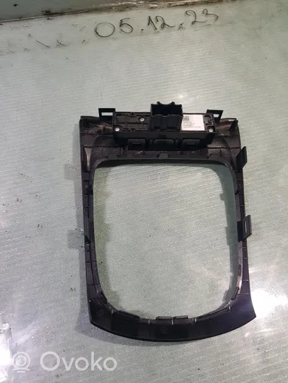 Opel Astra K Rivestimento in plastica cornice della leva del cambio 