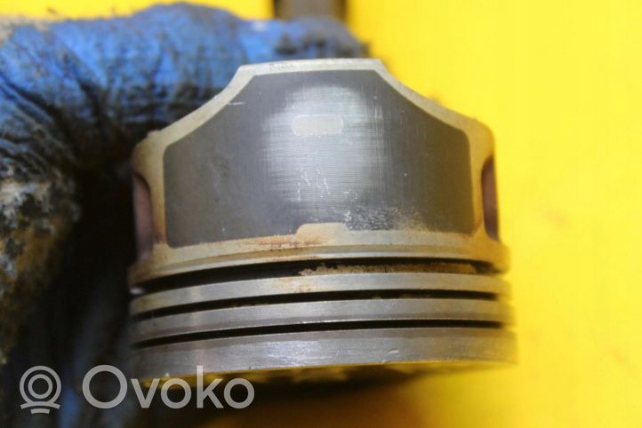 Renault Clio III Piston avec bielle D4F