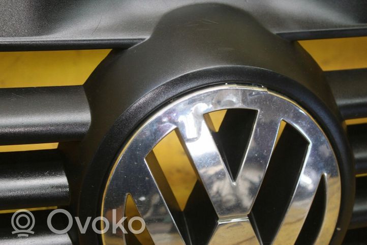 Volkswagen Multivan T5 Grotelės priekinės 