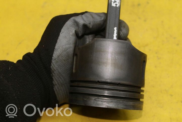 Mercedes-Benz C W203 Piston avec bielle 