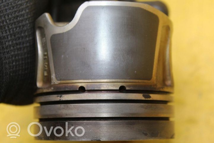 Porsche Cayenne (9PA) Piston avec bielle 