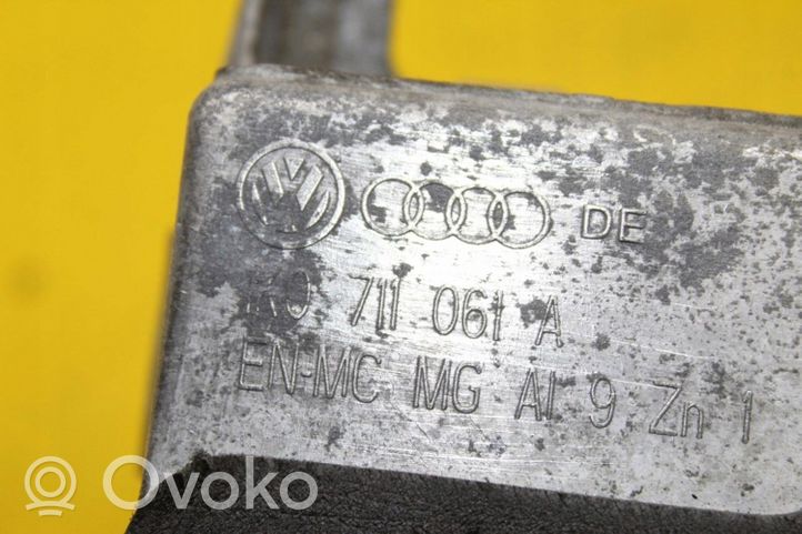 Volkswagen Touran I Vaihteenvalitsimen vaihtaja vaihdelaatikossa 