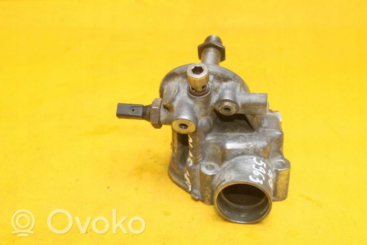 Audi A4 S4 B5 8D Supporto di montaggio del filtro dell’olio 06A115417