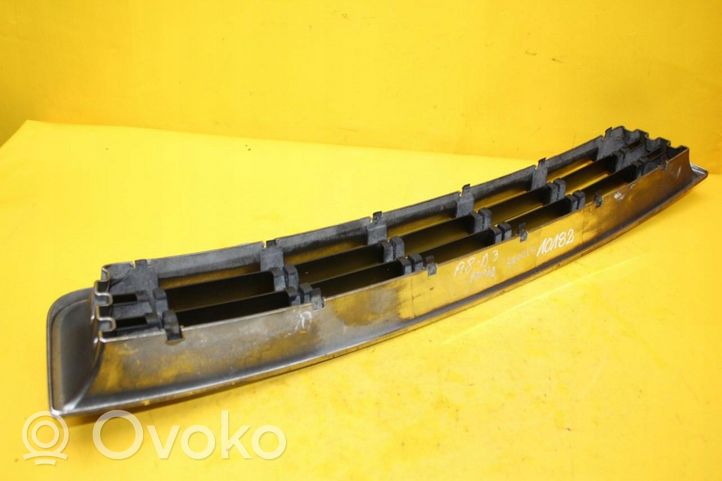 Audi A8 S8 D3 4E Grille inférieure de pare-chocs avant 4E0807683A