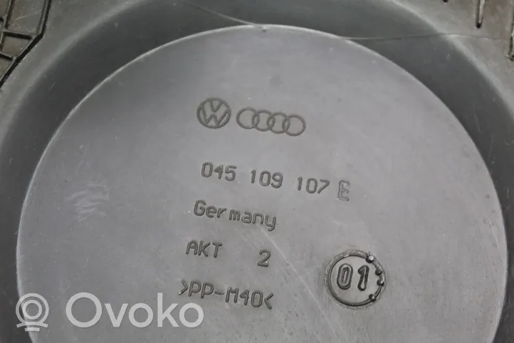 Volkswagen Golf IV Osłona paska / łańcucha rozrządu 045109107E
