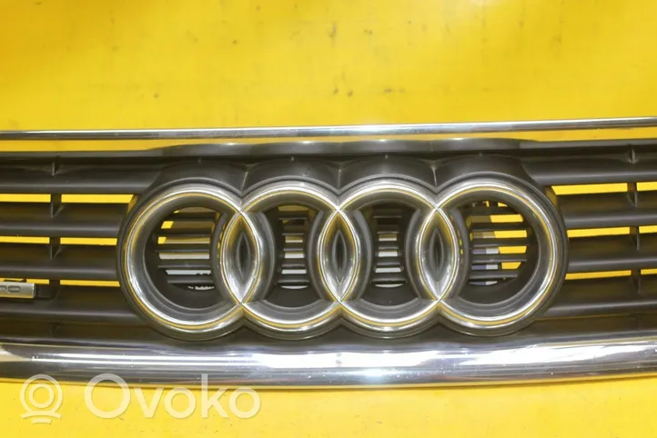 Audi A6 Allroad C5 Griglia superiore del radiatore paraurti anteriore 4Z7853651