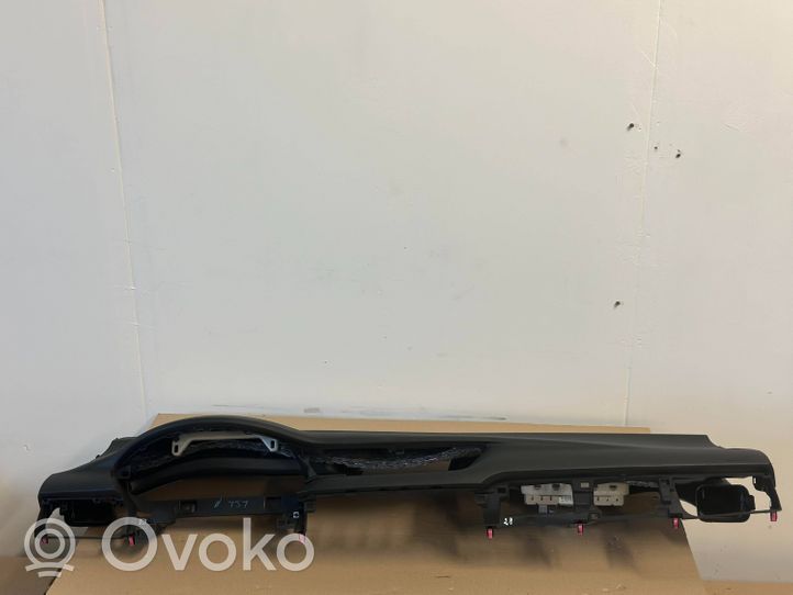 Toyota Avensis T270 Tableau de bord 5532605020